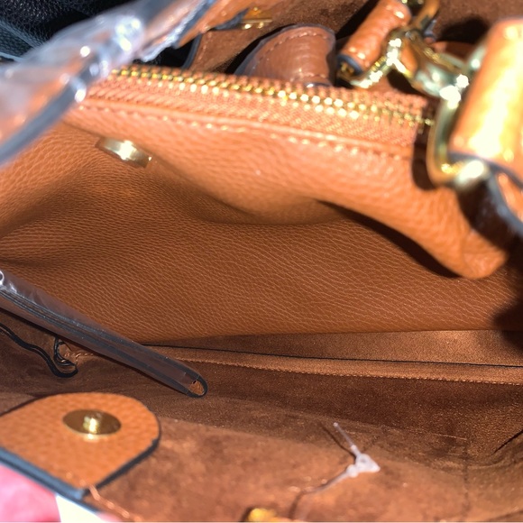 SOLD!!!NWT Bundle of 2 Steve Madden B
Parker shoulder bags - Picture 4 of 16